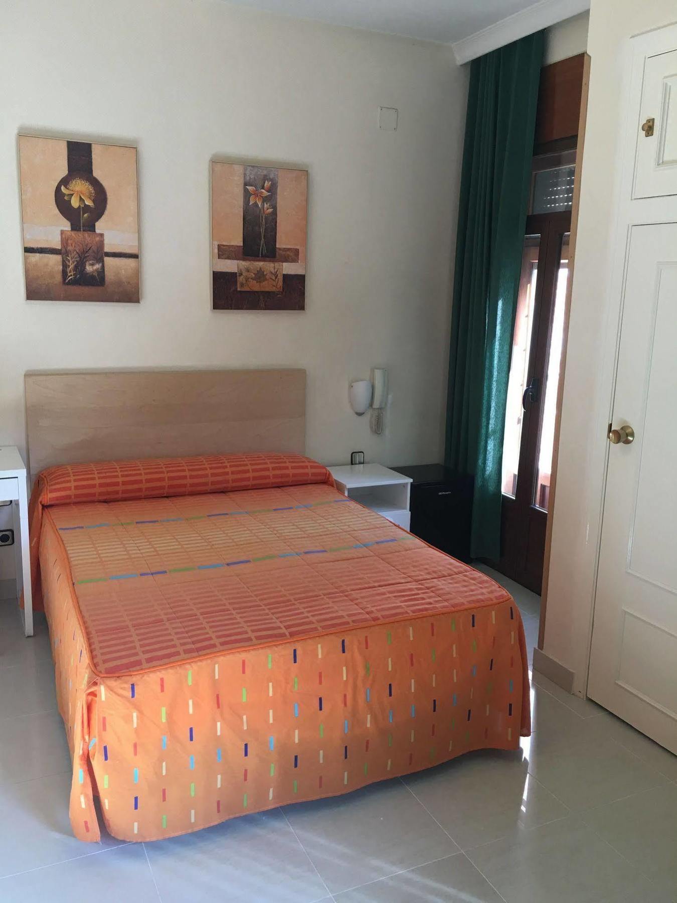 Hostal Cervantes Valdemoro Kültér fotó