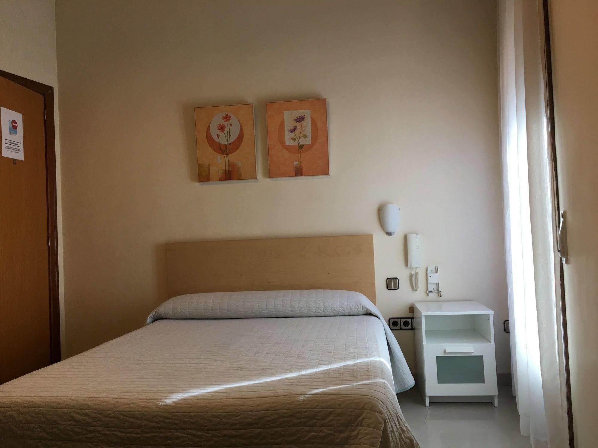 Hostal Cervantes Valdemoro Kültér fotó