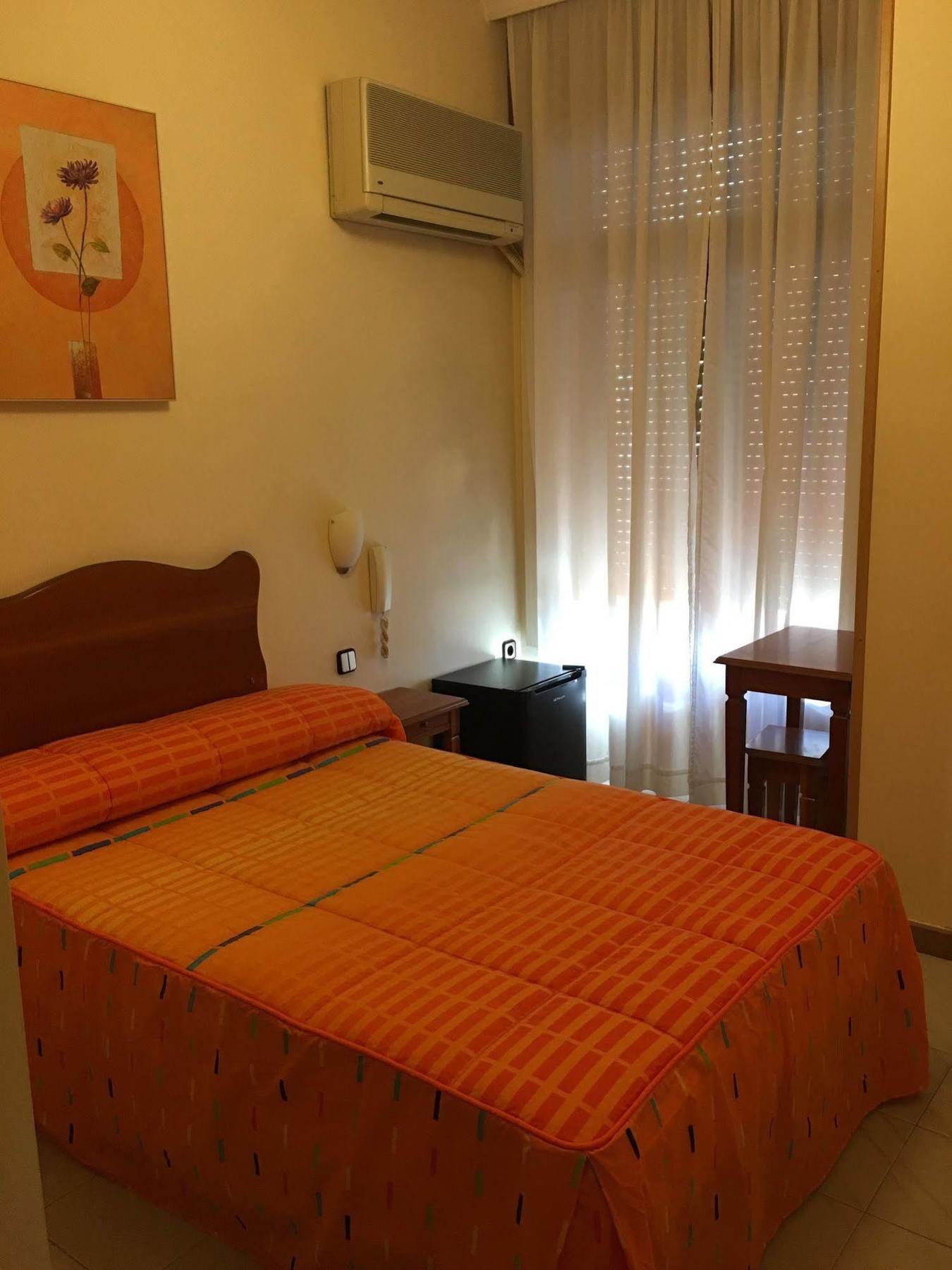 Hostal Cervantes Valdemoro Kültér fotó