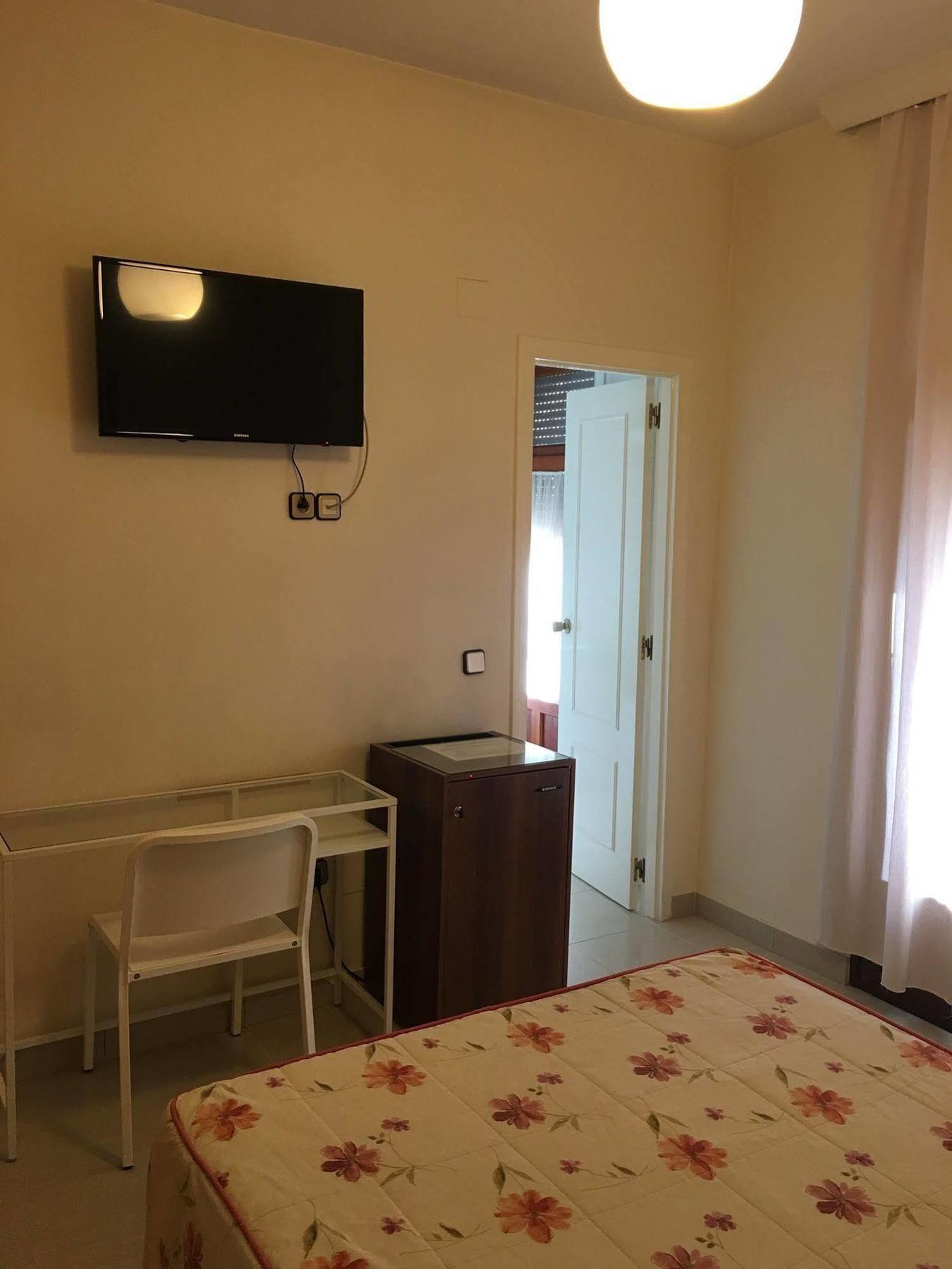 Hostal Cervantes Valdemoro Kültér fotó